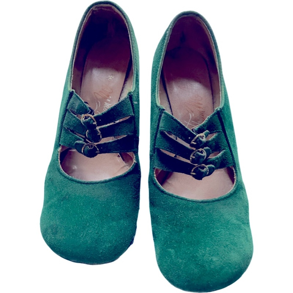 1968 Emerald Thom McAn shoes